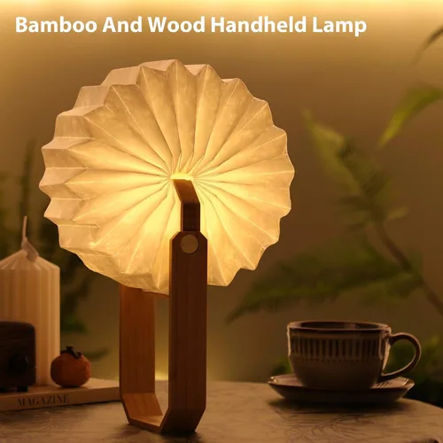 Vista 4 de Lámpara portátil de bambú - Linterna japonesa plegable con carga USB, pantalla de papel de fibra resistente a rasgaduras e impermeable, luz de viaje