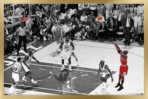 Vista 14 de Trends International Michael Jordan - Póster de pared horizontal The Shot, 14.72 x 22.37 pulgadas, versión enmarcada de madera de granero