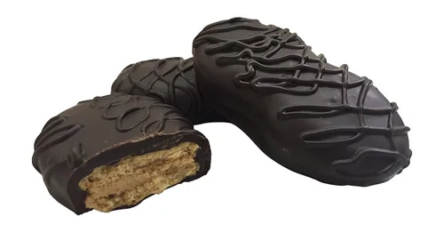 Vista 20 de Galletas de la marca Philadelphia Candies cubiertos por ambos lados de chocolate negro y con leche, y crema de cacahuete de la marca Nutter Butter