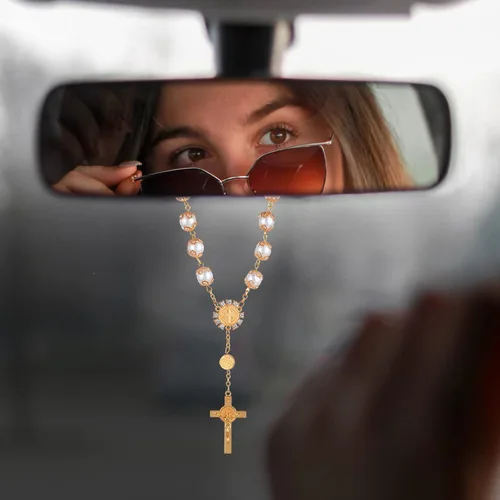 Vista 2 de TIESOME Rosario de coche de 2 piezas, cuentas de rosario para espejo retrovisor con cruz y medalla, accesorios para colgar para decoración de Dorado