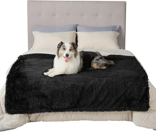 Vista 4 de Bedsure Mantas impermeables para perros grandes, piel sintética esponjosa, 50 x 60 pulgadas Plush Fuzzy Reversible Pet Blankets for Couch and Dog