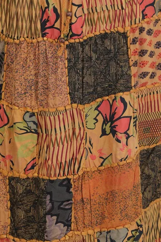 Vista 5 de Exotic India - Falda larga estampada de rayón Dori de Gujarat con tela de retazos