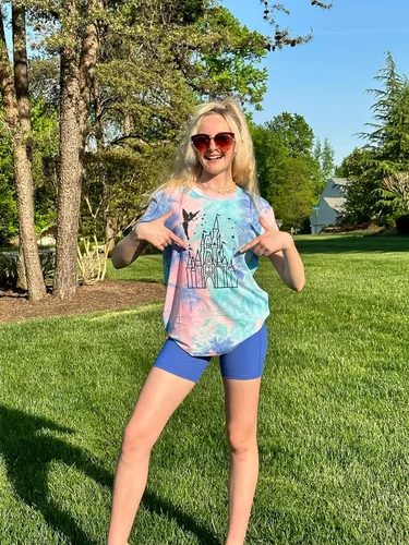 Vista 3 de Camisa Mágica para Mujer, Playera del Reino Mágico, Playera de Vacaciones Familiares, Camiseta del Castillo, Cree en la Magia, Tops para Viaje