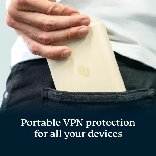 Vista 2 de Aircove Go Enrutador VPN Wi-Fi 6 portátil Protege dispositivos ilimitados Prueba gratuita de ExpressVPN de 30 días Internacional
