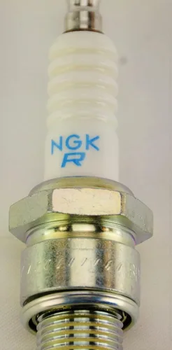 Vista 6 de Juego de 4 bujías estándar NGK BPR6ES, 7131