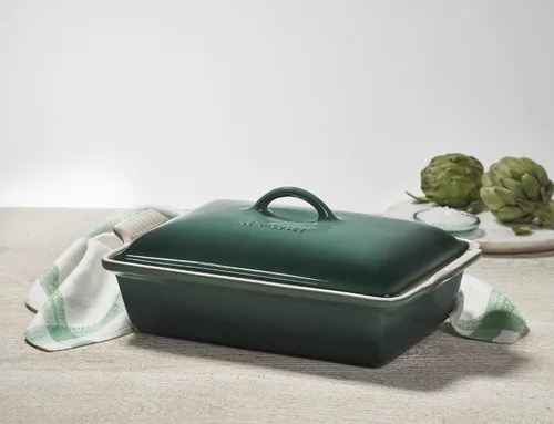 Vista 5 de Le Creuset - Cacerola rectangular cubierta de gres Heritage, 4 cuartos de galón (12" x 9"), alcachofa Artichaut