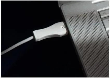 Vista 2 de Funda protectora para Mac MagSaver para adaptador de corriente MagSafe