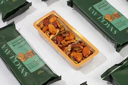 Vista 4 de Snacklava - Paquete variado mixto 1 (34 piezas) – 2 mini anillos de galletas (20 piezas), 2 nueces mixtas Kunafa (6 piezas), 2 nidos de pájaros