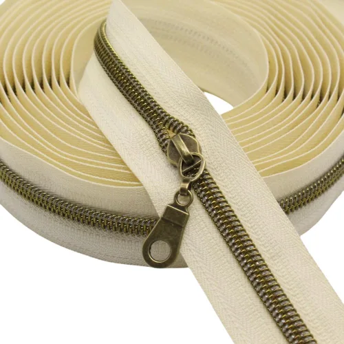 Vista 2 de YaHoGa #5 Cremalleras metálicas de nailon color latón antiguo de The Yard Bulk Cinta beige de 10 yardas con 25 unidades de tiradores para costura