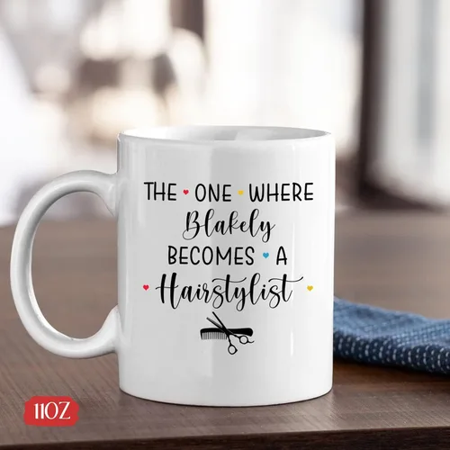 Vista 4 de Taza de peluquería, taza de café para peluquería, taza de café personalizada para estilista, taza con nombre personalizado Becomes A Hairstylist