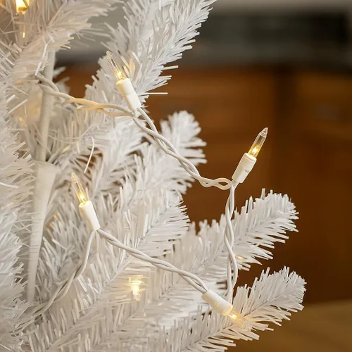 Vista 3 de Novelty Lights set de 100 luces navideñas transparentes de 34 pies de largo.