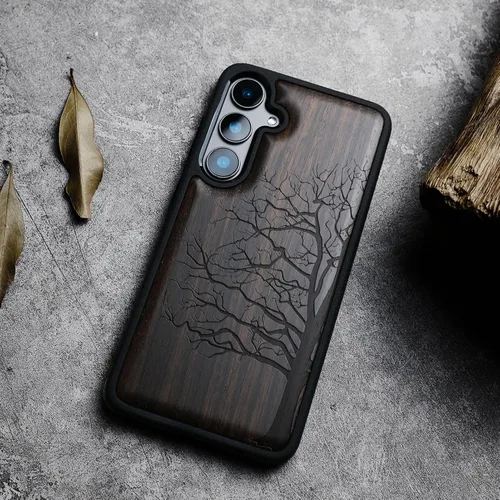Vista 4 de Carveit Wood Case for Galaxy S24, Eternal Tree, Black Árbol eterno-Madera oscura