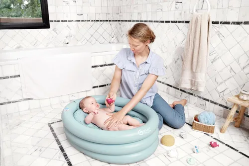 Vista 4 de Babymoov Bañera y piscina inflable: segura, portátil y crece con el bebé (desde 0+ inserto para recién nacido incluido)