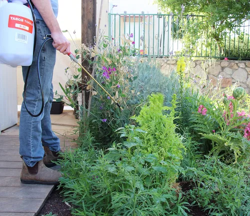 Vista 2 de TABOR TOOLS Bomba de presión para césped y jardín de 1.3 galones con válvula de alivio de presión, correa ajustable para el hombro, varita