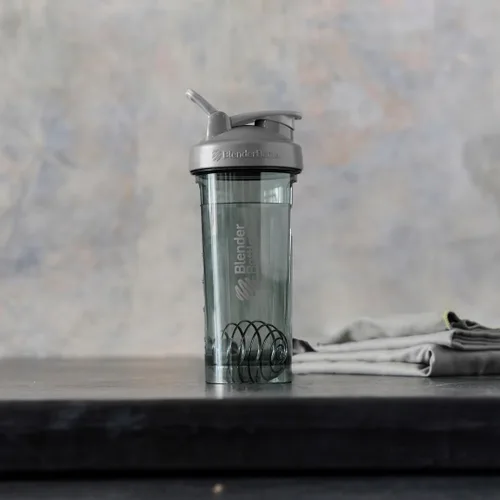 Vista 6 de BlenderBottle - Botella agitadora Pro Series perfecta para batidos de proteínas y preentrenamiento, 24 onzas, color gris humo Gris (Smoke Grey)