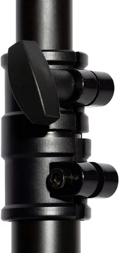 Vista 5 de OnStage Soporte de amplificador RS7501 en escenario con brazo de pluma