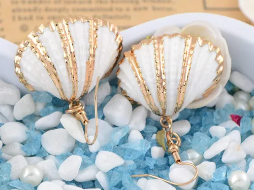 Vista 3 de Alilang Golden Accent - Pendientes colgantes marinos con diseño de almeja náutica, concha, concha, peces, sirenas Oro