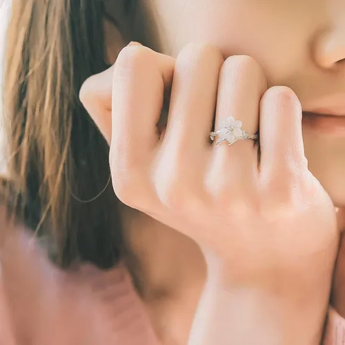 Vista 2 de Jeeless - Anillo de plata de ley 925 original Sakura con forma de cola abierta, ajustable, talla de flor para mujer