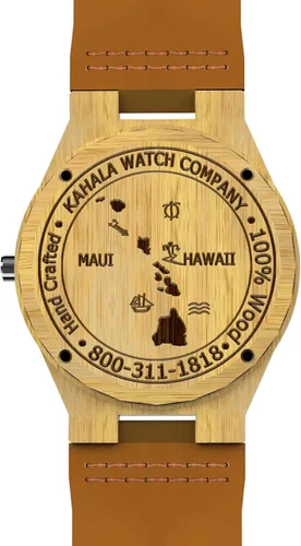 Vista 7 de Reloj hecho a mano de bambú hecho con petroglifos hawaianos y correa de cuero de vaca marca Kahala - HGW-26B39