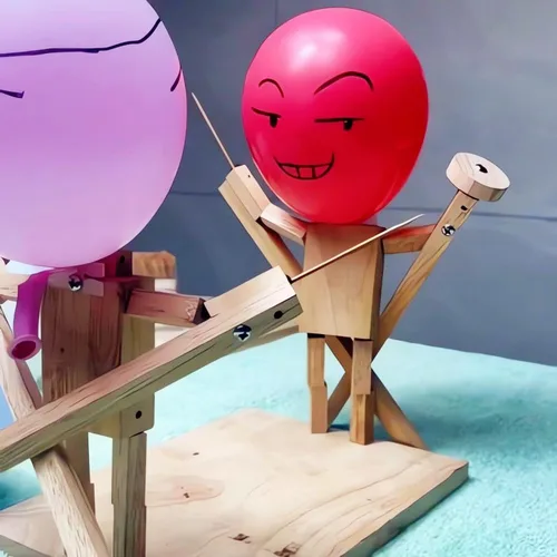 Vista 3 de 2024 Nueva batalla de hombre de bambú con globos, títeres de esgrima de madera hechos a mano, bots de batalla, juego de batalla de bots de madera