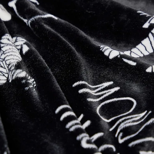 Vista 5 de Rae Dunn Manta - Mantas suaves y decorativas para cama o sofá, mantas acogedoras para sofá, manta de felpa suave con huesos bordados, 50 pulgadas x
