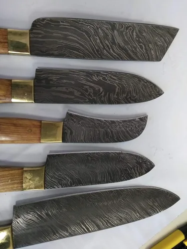 Vista 6 de Juego de 5 cuchillos de chef, cuchillo de chef, cuchillo Santoku, cuchillo de pelar, cuchillo vegetal, hoja de acero de Damasco forjado a mano de 54