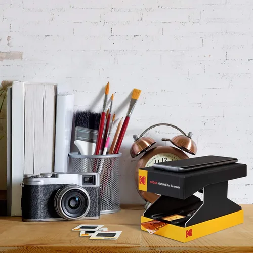 Vista 8 de Kodak - Escáner portátil de película, divertido, permite escanear y jugar con películas antiguas de 35 mm y diapositivas, utiliza la cámara