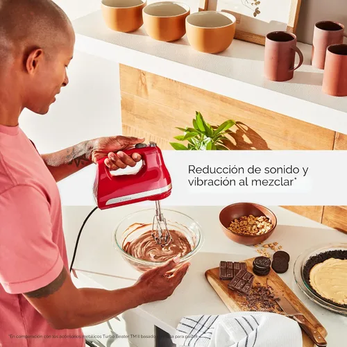 Vista 5 de KitchenAid KHM6118 - Batidora de mano de 6 velocidades con batidores de borde flexible Empire Red