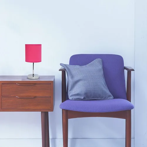 Vista 2 de Simple Designs LT2007-HPK-LB Lámpara de mesa básica cromada para sala de estar, mesita de noche, escritorio, encimera, rosa intenso, con bombilla