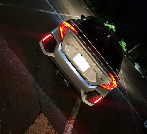 Vista 7 de iJDMTOY luces LED de reflector de parachoques de lente roja 24-SMD compatibles con Honda Civic Hatchback 2017-21, SI o Sedan Tipo-R, función como