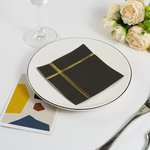 Vista 5 de Servilletas negras y doradas – Juego de 100 servilletas desechables de cóctel y postre de 5 x 5 pulgadas con borde dorado, perfectas para bodas