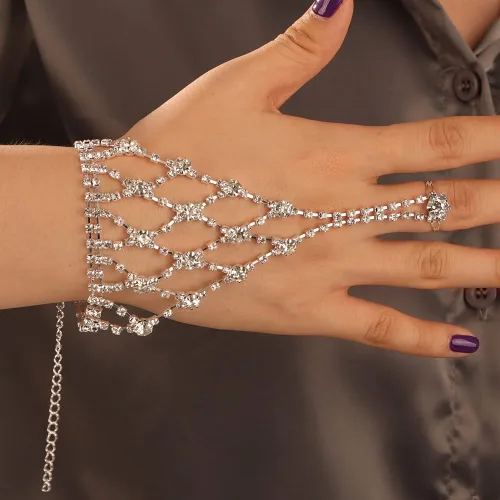 Vista 2 de YERTTER Delicados diamantes de imitación plateados para novias, accesorios de mano, eslabones esclavos con anillo, pulsera brillante con anillo