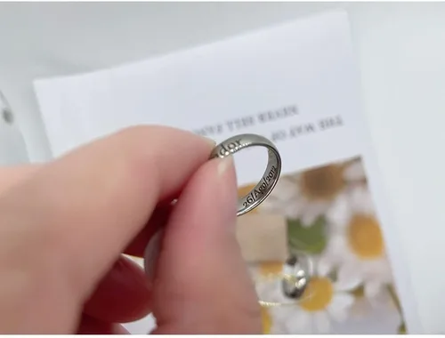 Vista 8 de Anillos a juego personalizados para parejas anillos de compromiso de acero inoxidable para parejas juego con 2 anillos grabados en interiores