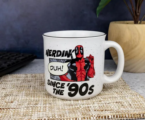 Vista 4 de Silver Buffalo Marvel Deadpool Nerdin Since the 90s Taza de Cerámica Camper, 20 Onzas Desde el, 0.59 Litros