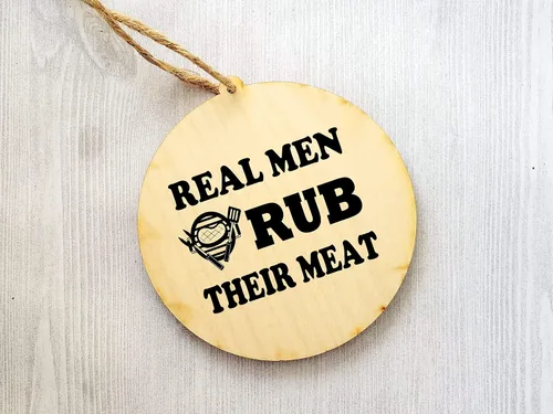 Vista 3 de Regalo divertido para hombre y hombre, adorno de madera de Navidad para hombres reales con diseño original hecho a mano