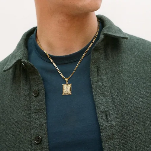 Vista 2 de KissYan Initial Letter Pendant Necklace for Mens Womens, 18K Gold Plated Square Capital Monogram Necklace Alhpabets from A-Z Figaro Chain Necklace