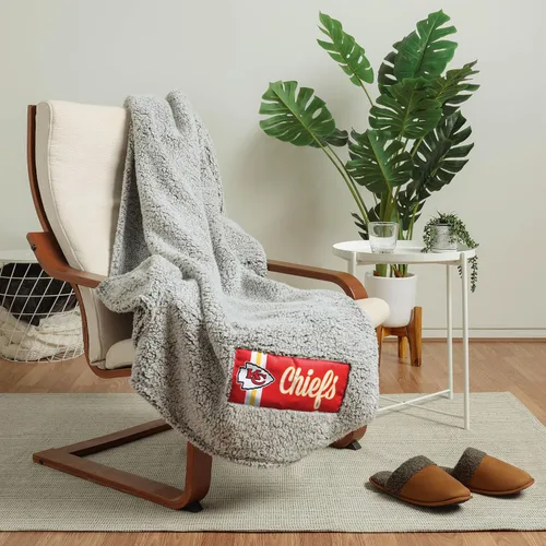 Vista 9 de FOCO Manta Sherpa de nube con logotipo grande del equipo de la NFL, 60 x 70 pulgadas