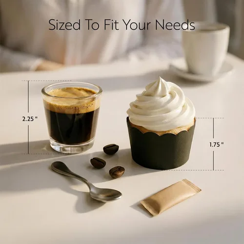 Vista 2 de Restaurantware Paquete de 200 moldes de papel para cupcakes de 3.38 onzas, resistentes a la grasa, festoneados para horno, elegantes tazas