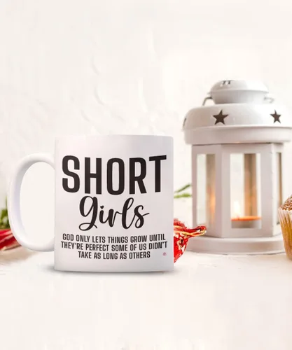 Vista 2 de ODDITEES Taza de café divertida corta para niñas, diseño de God Only Lets Things Grow Until Are Perfect - Taza de café de 11 onzas, color blanco
