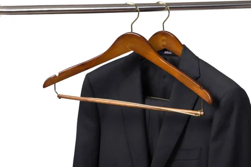 Vista 2 de Quality Hangers Perchas de madera hermosas y resistentes para trajes, perchas curvadas ideales para viajeros, perchas resistentes con barra
