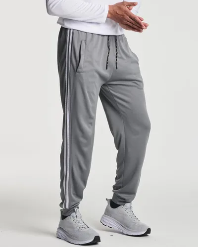 Vista 2 de Real Essentials Paquete de 3 pantalones deportivos de malla Tech para hombre con bolsillos (disponibles en tallas grandes y altas)