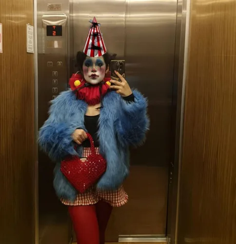 Vista 5 de Diadema de bufón asesino de miedo, rojo y blanco, disfraz de payaso de circo siniestro para mujer