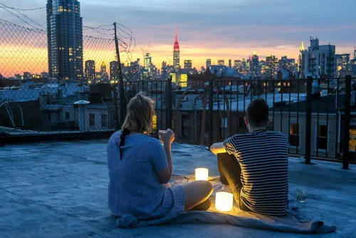 Vista 10 de MPOWERD Luci Lux: Linterna inflable solar recargable a través de energía solar o USB-C, 65 lúmenes, acabado mate + LED blanco cálido dura hasta 24