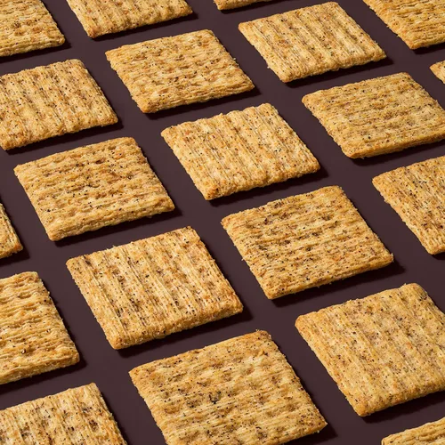 Vista 5 de Triscuit galletas de trigo integral de grano entero con sabor a pimienta negra molida y aceite de oliva, 6 cajas de 8.5 onzas cada una Lunch