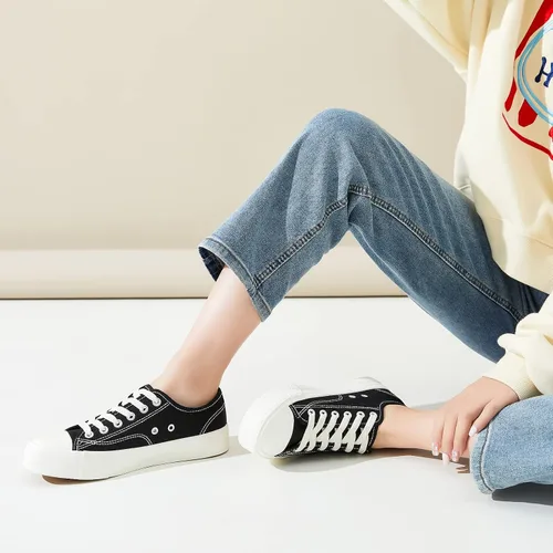 Vista 4 de Zapatos de lona transpirables para mujer, tenis de lona con cordones para mujer, tenis de moda de caña baja, tenis clásicos en blanco y negro