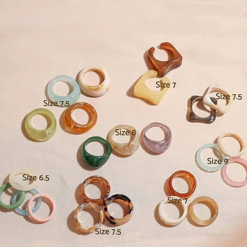 Vista 6 de Viva Joya 24-30 anillos de resina, anillos de plástico, anillos acrílicos para nudillos para mujeres, adolescentes y niñas, estéticos gruesos