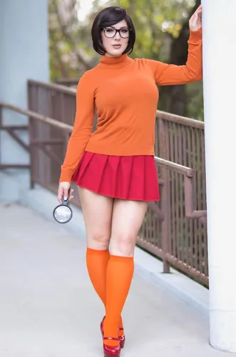 Vista 6 de RAAIBB Disfraz de Velma de Halloween para mujeres adultas, falda roja, traje de cosplay con accesorios, peluca Bob, camisa, gafas, calcetines
