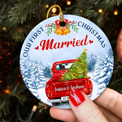 Vista 5 de Adorno personalizado de primera Navidad para casados 2024 – Regalos de recuerdo de boda para parejas, recién casados, Mr Mrs colgante, adornos