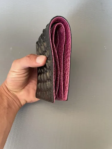 Vista 7 de VN Billetera plegable de cuero de piel de cocodrilo genuino de doble cara negra y púrpura para hombre, cartera exótica hecha a mano, regalo para él