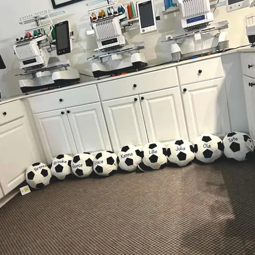 Vista 5 de Almohada de pelota de fútbol personalizada con nombre personalizado, almohada redonda de fútbol de felpa para niños y adultos, regalo de fútbol